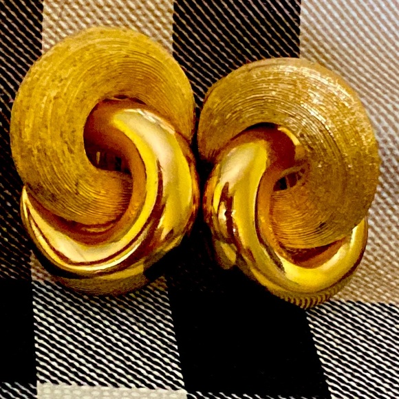 Christian Dior Vintage Signature Clip on Earrings - Picture 4 of 16